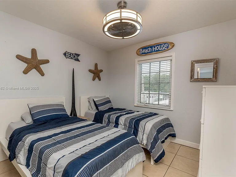 325 Calusa St — Photo 24