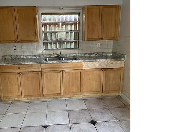 2nd image of 702 44th St