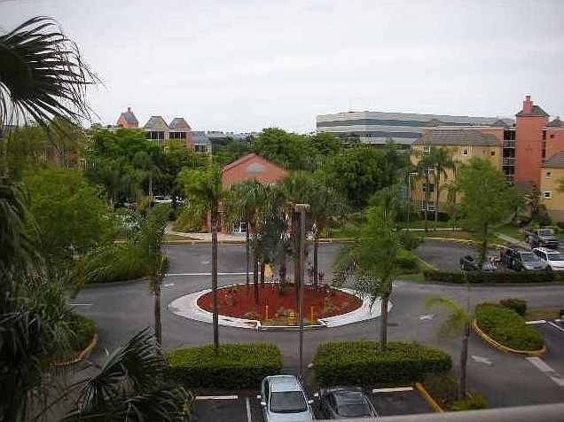 1st image of 8255 Lake Dr APT 305