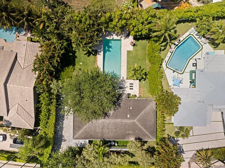 1635 Seabreeze Blvd — Photo 4