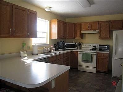 4th image of 2 Hickory Ln N