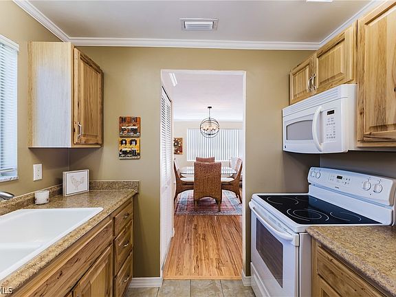 4th image of 431 Van Buren St APT C8