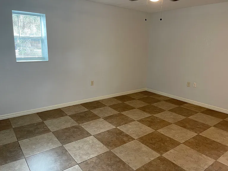 1008 E Columbus Dr #C — Photo 4