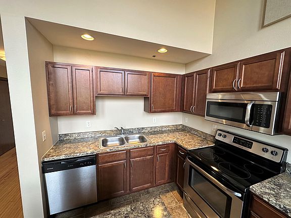 3rd image of 214 Kline St S APT 20