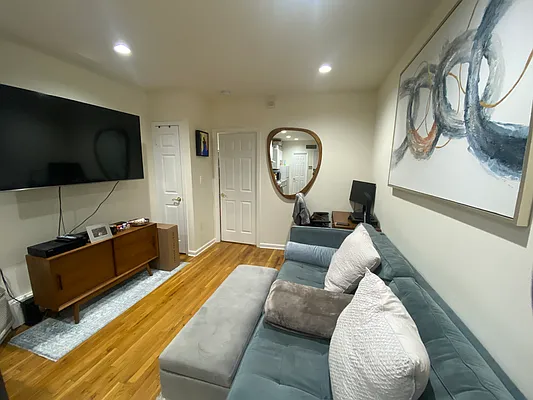 Rented by Compass | media 7