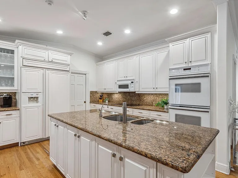 3301 NE 16th St — Photo 34