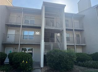 566 Candle Ln APT 301, Newport News, VA 23608