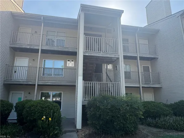 566 Candle Ln APT 301, Newport News, VA 23608