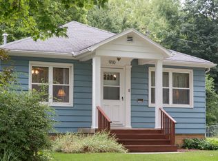 910 S New St, Champaign, IL 61820