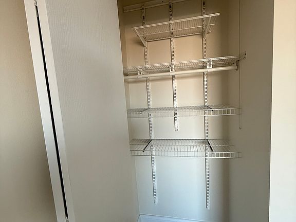 4th image of 5402 Chateau Dr #3