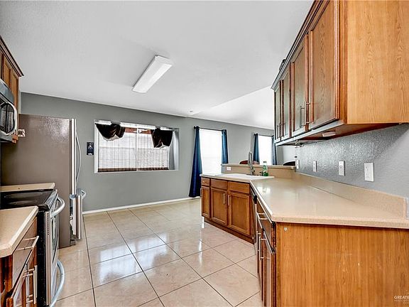 3rd image of 4720 Xanthisma Ave
