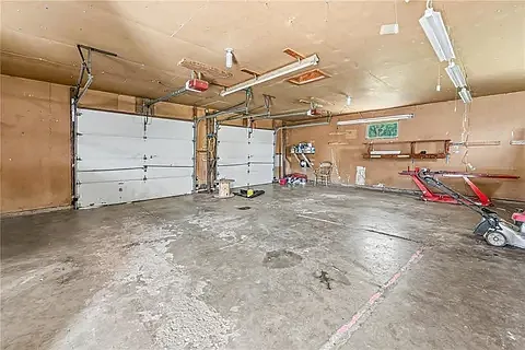 401 Maple Ave — Photo 11