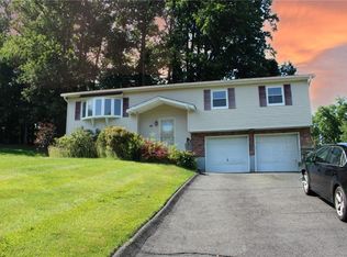 19 Pennsylvania Ave, Valley Cottage, NY 10989