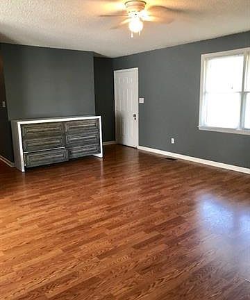 2nd image of 1654 Woodridge Cir