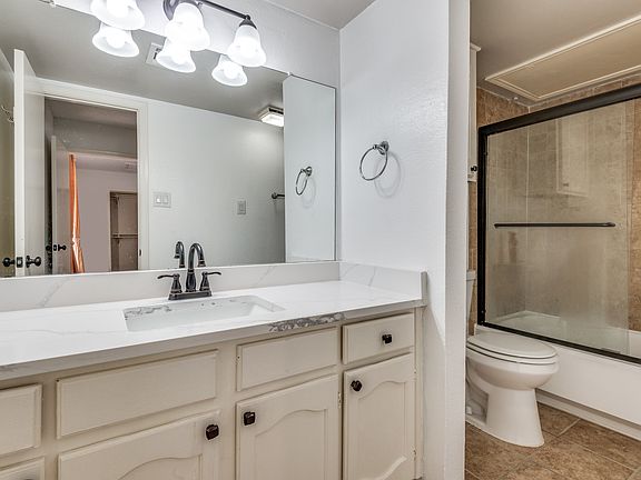 5th image of 1410 Meadowood Village Dr