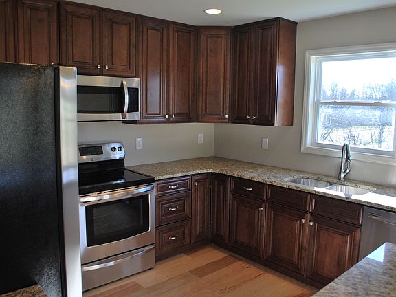 4th image of 351 Longdale Dr