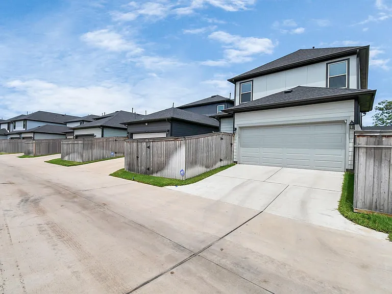 1538 Park Path Dr — Photo 36