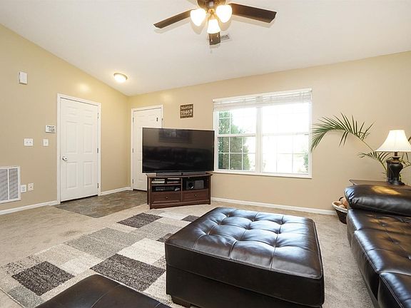 3rd image of 7646 Hyatts Ln
