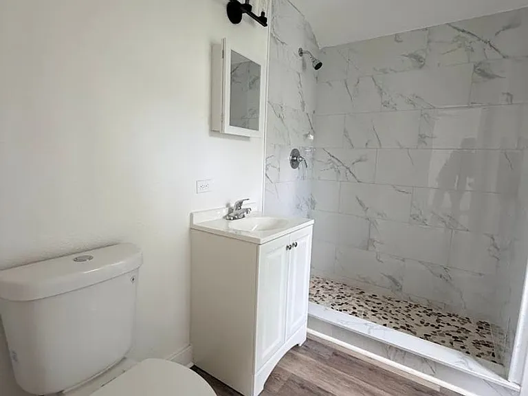 302.5 S 12th St #4 — Photo 6