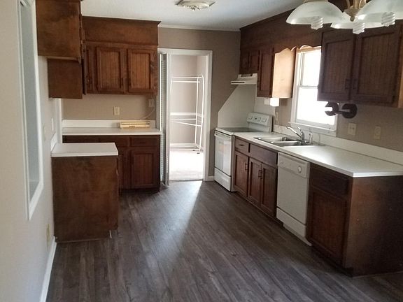 3rd image of 5643 Arrowood Dr
