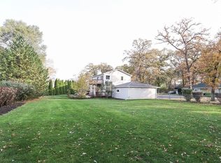 8 Eastwood Ave, Pt Barrington, IL