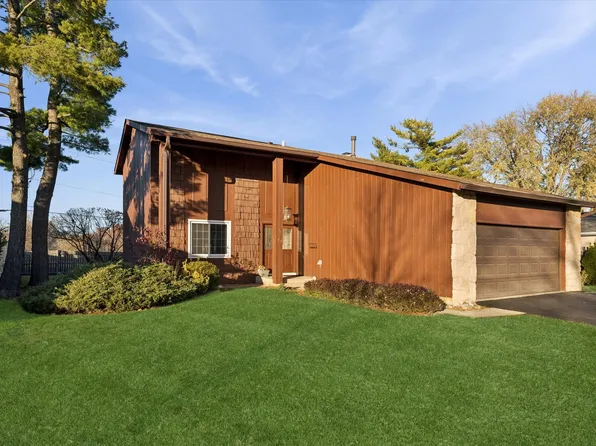 46 E Country Club Ct, Palatine, IL 60067