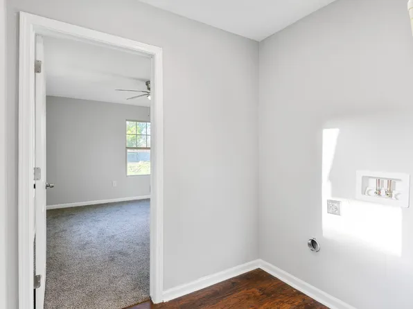 986 Dewalt St, Houston, TX 77088