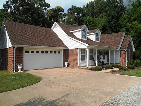 4th image of 530 Melanie Ln