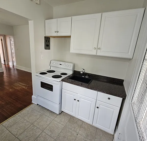 15 Lagrange Ave #2 — Photo 1