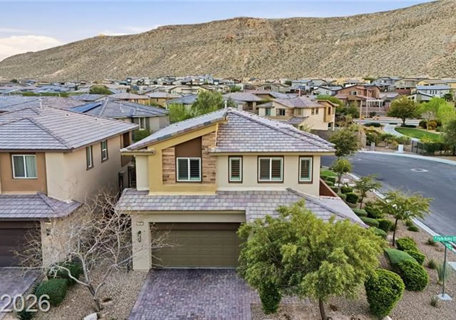 Gated/Corner Lot - Highly Upgraded 3bd/2.5ba — Photo 3