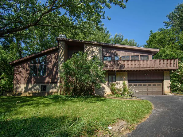 1002 Roanoke St E, Blacksburg, VA 24060