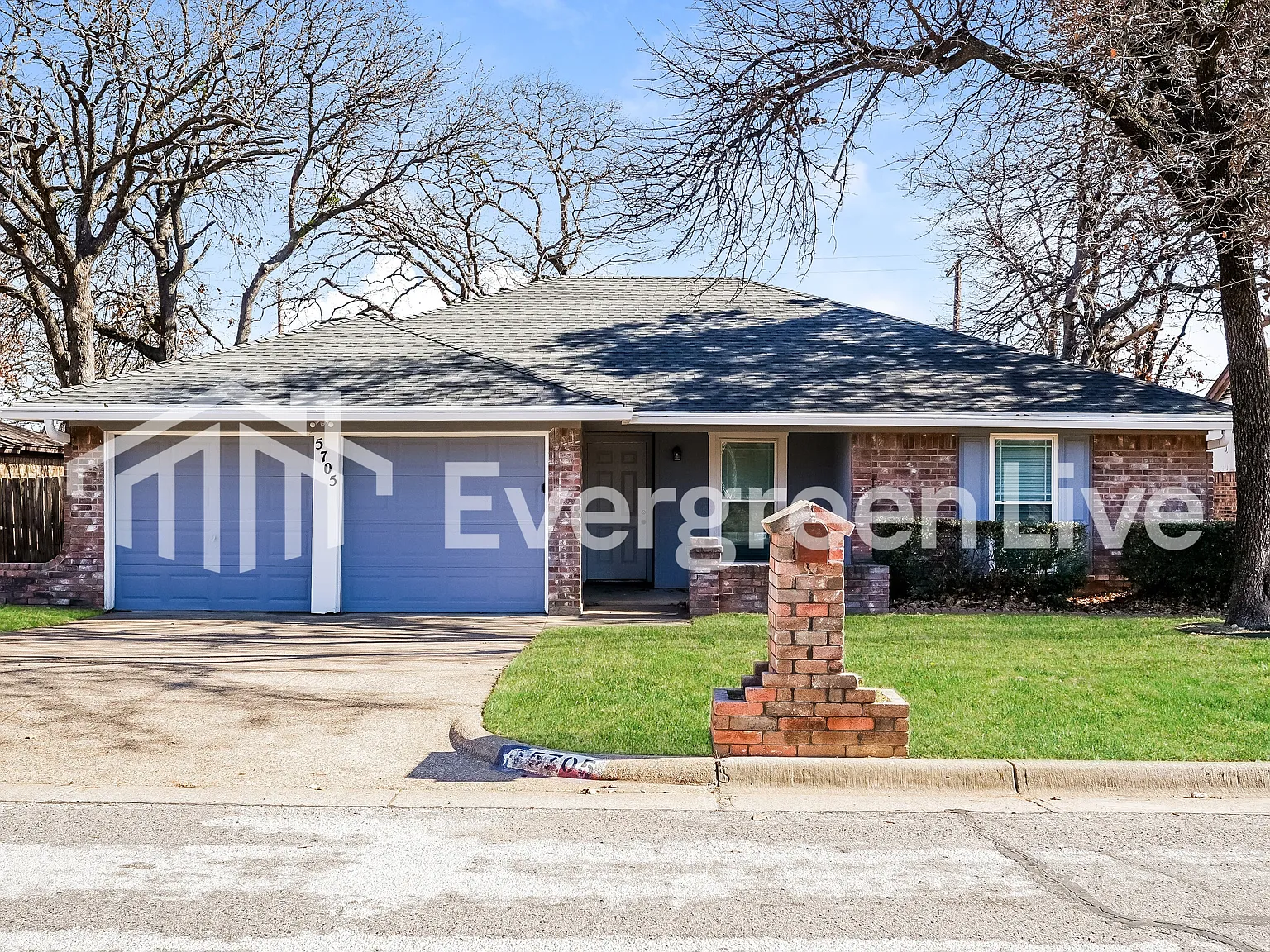 3 bed, 2.0 bath, 1292 sqft, $1,995 — Photo 1