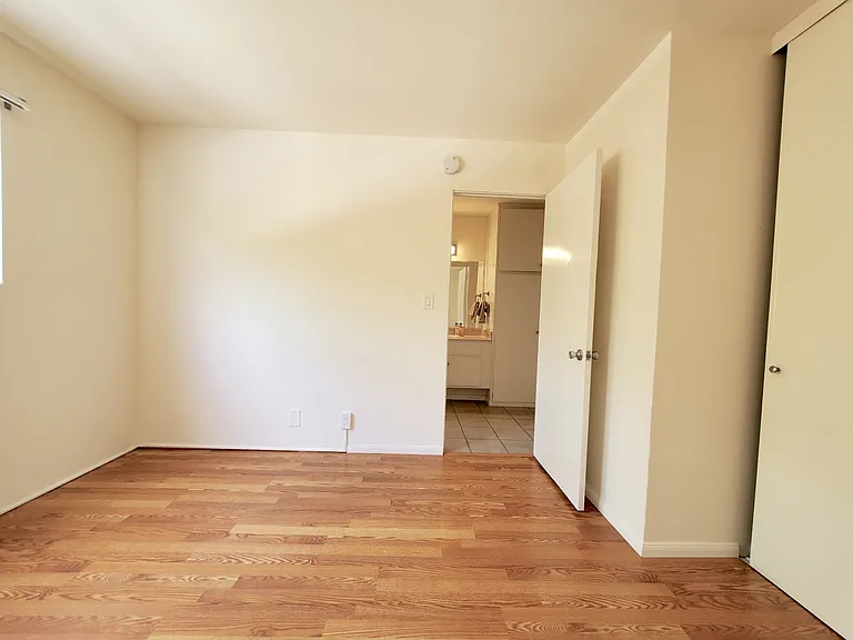 Del Prado — Photo 33