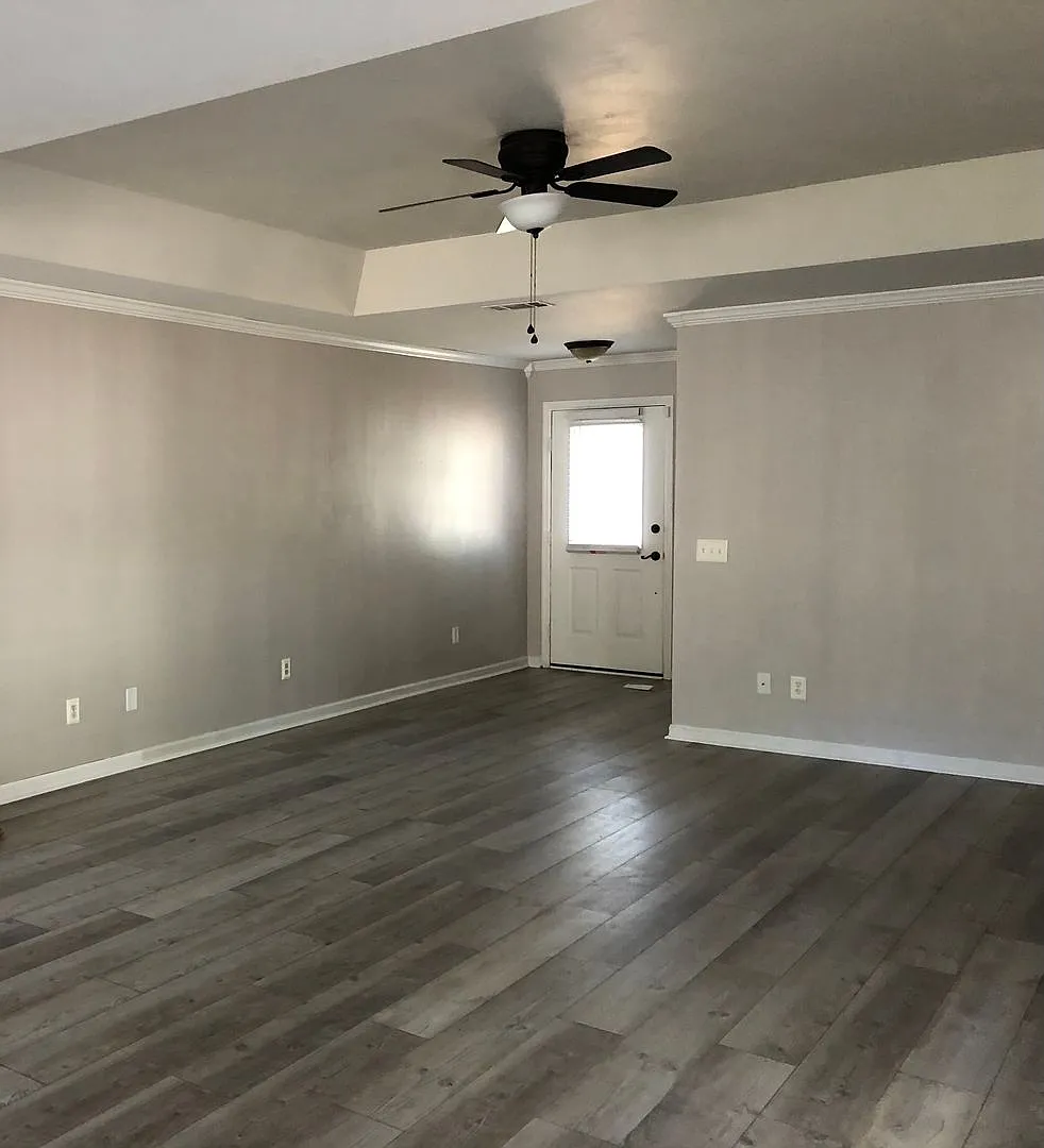 Charming 4-bedroom/2 bath brick home in Belle Meade neighborhood — Photo 4