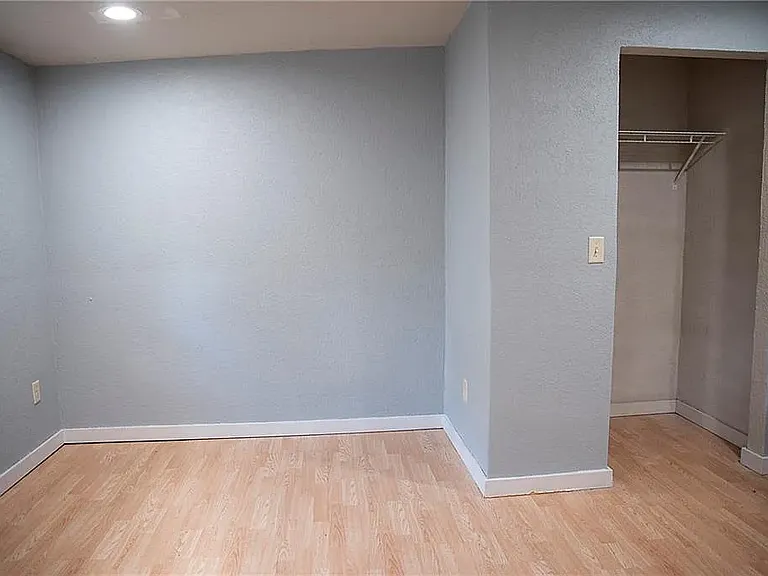 917 Lakeside Ave — Photo 3