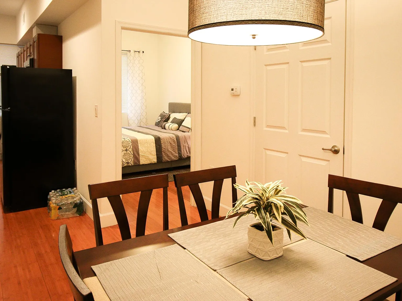 2 bed, 700 sqft, $1,900 — Photo 3