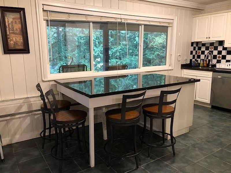 West Vancouver Apartment for rent - 2 Bedrooms — photo 4