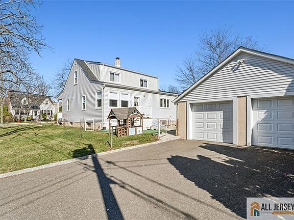3rd image of 33 Safran Ave