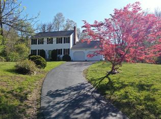 2 Chestnut Hill Dr, Webster, MA 01570