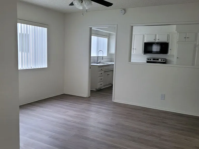 100 - Kimberly Apartments — Photo 39