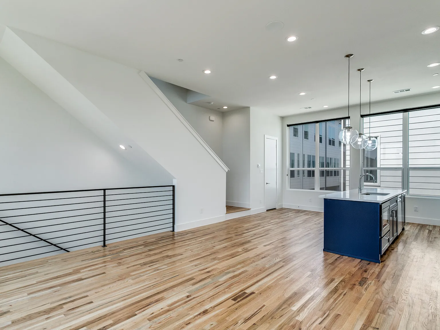 2 bed, 2.5 bath, 1458 sqft, $3,300 — Photo 2