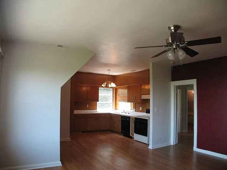 914 W Moss Ave #F — Photo 7