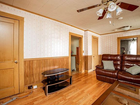 4th image of 409 Wagstaff St