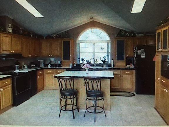 4th image of 21580 Notre Dame Dr