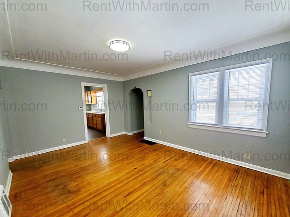 3rd image of 657 Dawson St