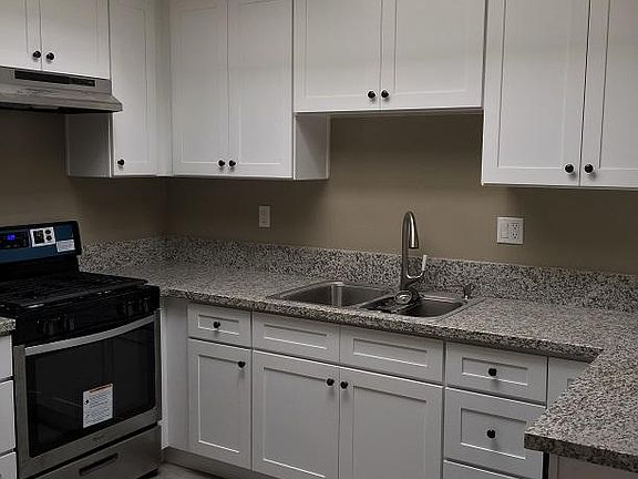 4th image of 132 Gaviota Ave