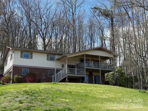 53 Oakwood Dr, Horse Shoe, NC 28742