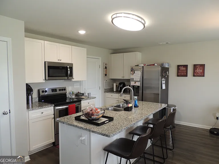 325 McGiboney Ln — Photo 9