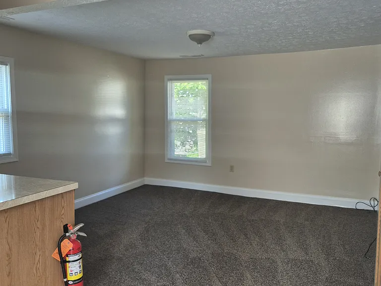 124 E Crain Ave #UP — Photo 2