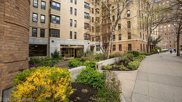 Sold by Garfield Realty  | media 23